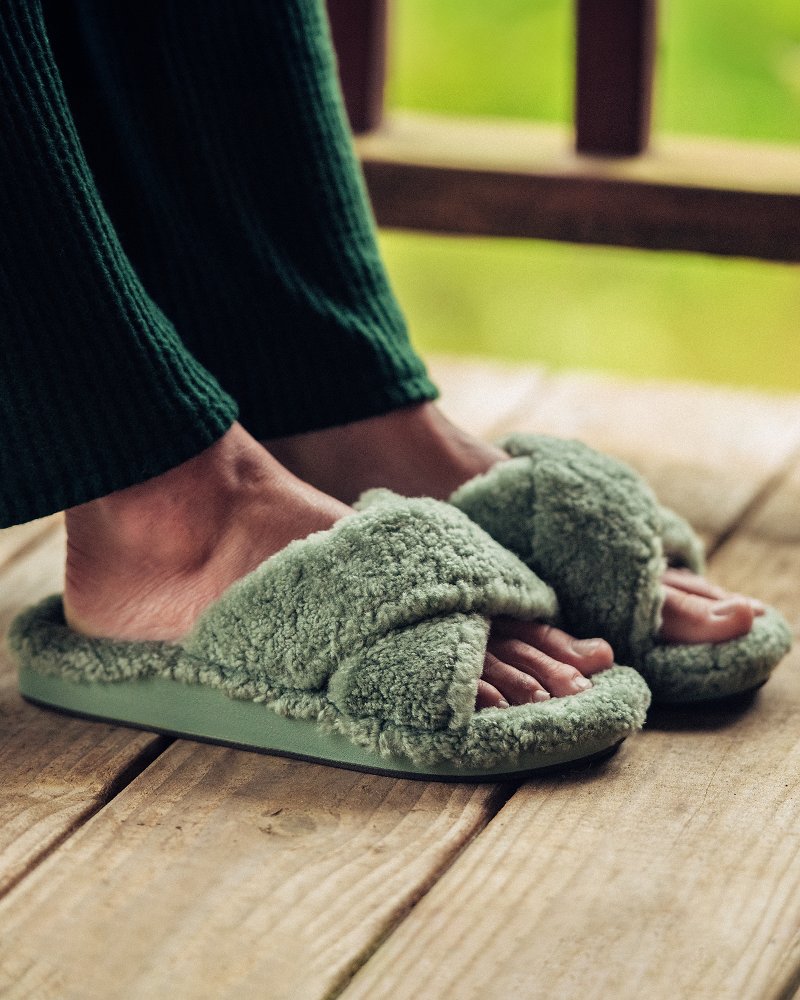 OluKai® Hila Heu Slippers - Tommy Bahama Women
