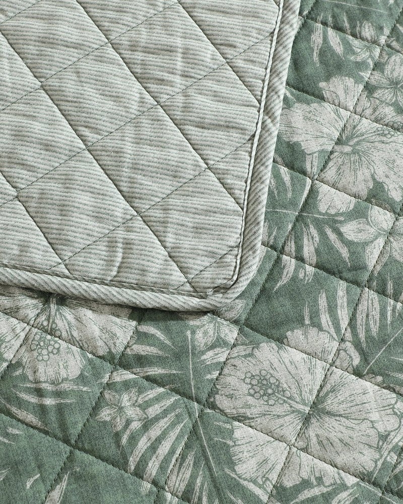 Hibiscus Jungle Reversible 3-Piece Full/Queen Quilt Set - Tommy Bahama Beach & Home